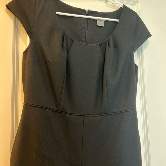 Ann Taylor Petites Black Midi Sheath Dress with Scoop Neck and Pockets - Picture 2 of 12